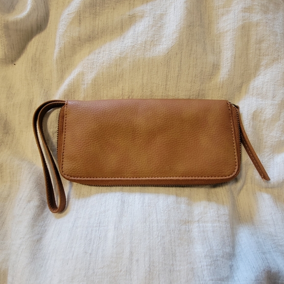 ⚡️EUC⚡️Free People Distressed Vegan Wallet - Picture 8 of 8